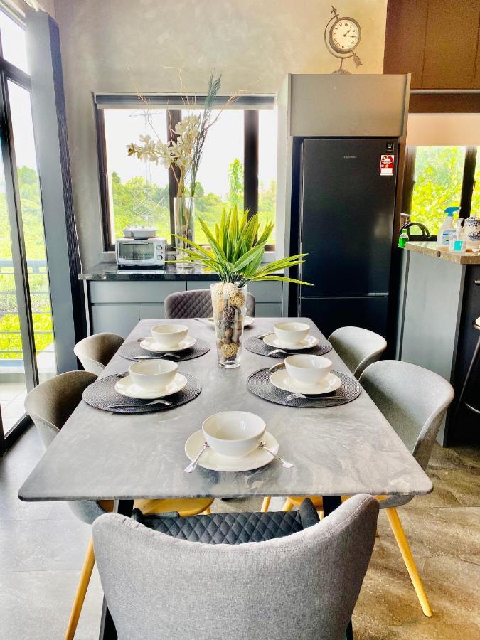 Faizal Madhi Homestay Kuching Exterior foto
